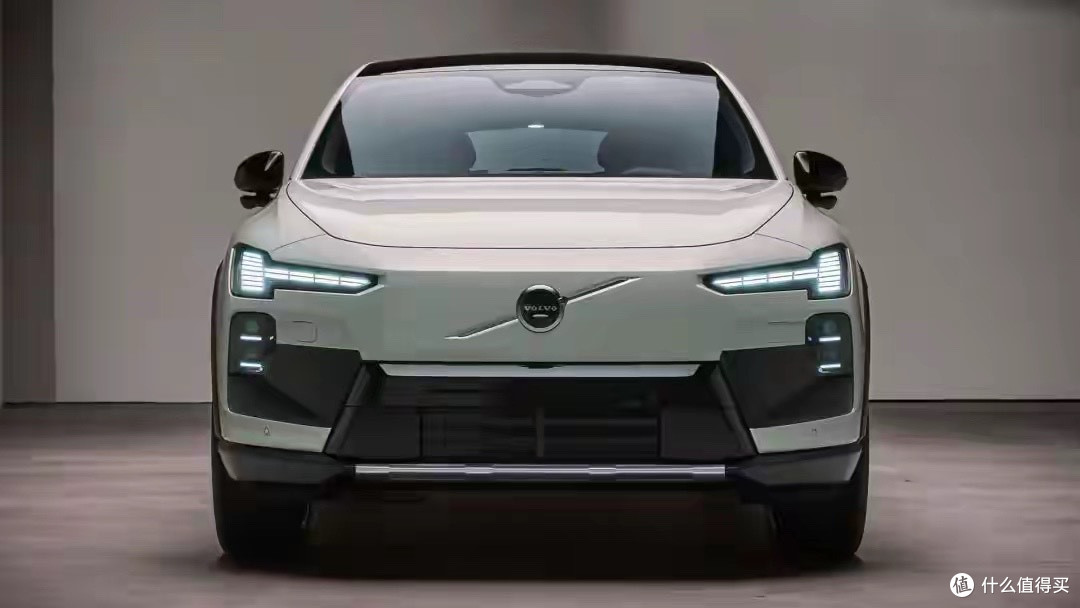 沃尔沃EX60正式亮相!纯电中型SUV,续航超700km,硬刚Model Y?