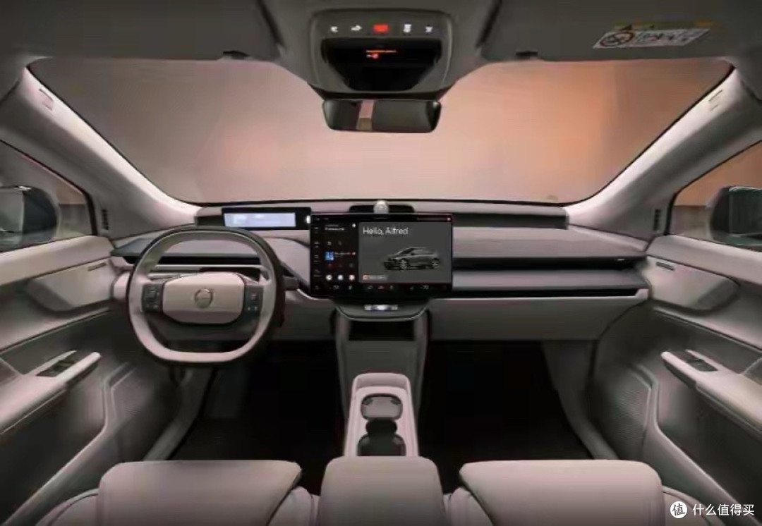 沃尔沃EX60正式亮相!纯电中型SUV,续航超700km,硬刚Model Y?