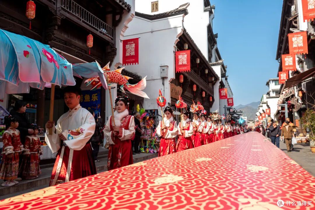 高铁33分钟!现在买票去这个年味爆表的“草莓王国”还来得及!