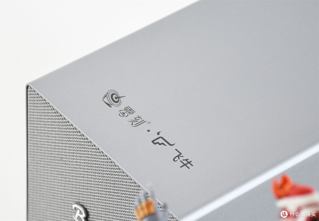 能安装5块硬盘,支持升级主板的“二合一”主机:零刻ME Pro简评