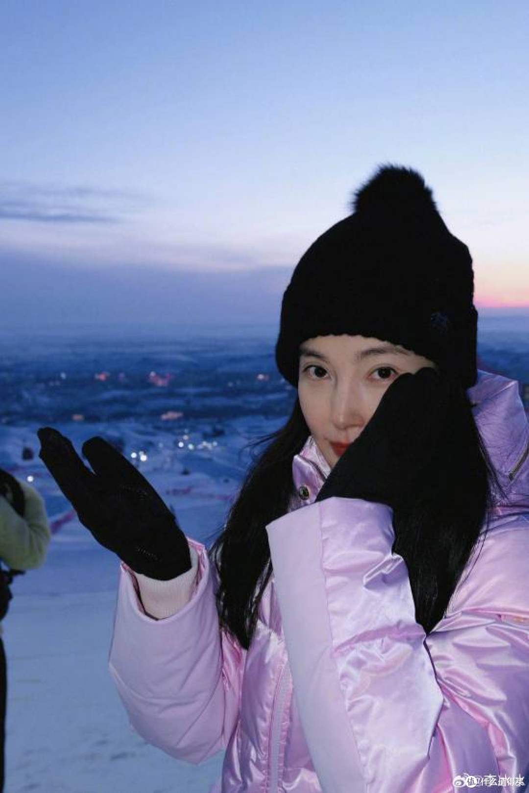 53岁李冰冰晒滑雪美照,皮肤紧致无皱纹,冻龄状态碾压同龄人!