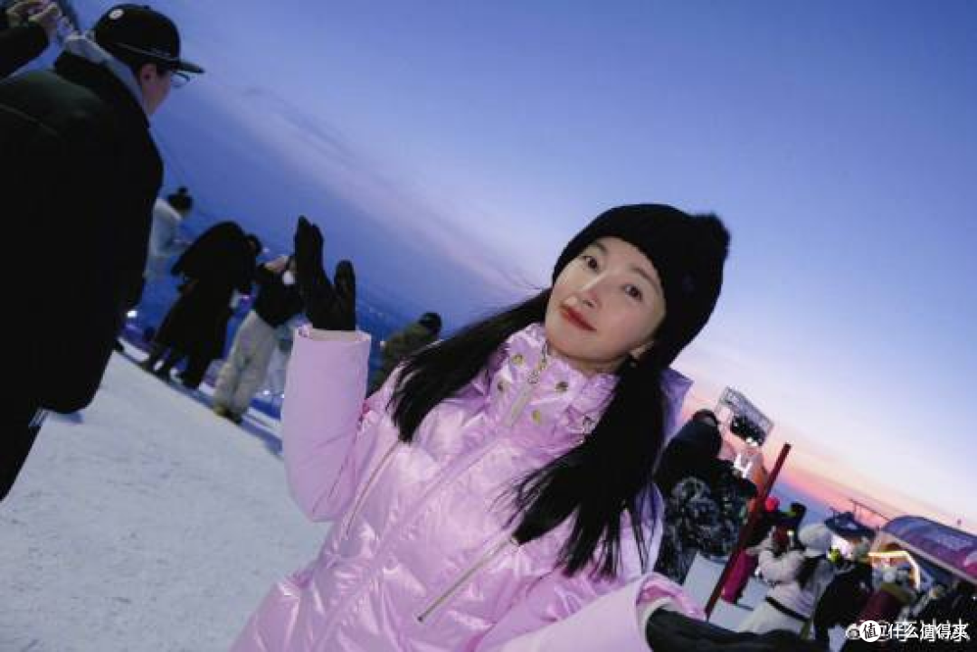 53岁李冰冰晒滑雪美照,皮肤紧致无皱纹,冻龄状态碾压同龄人!