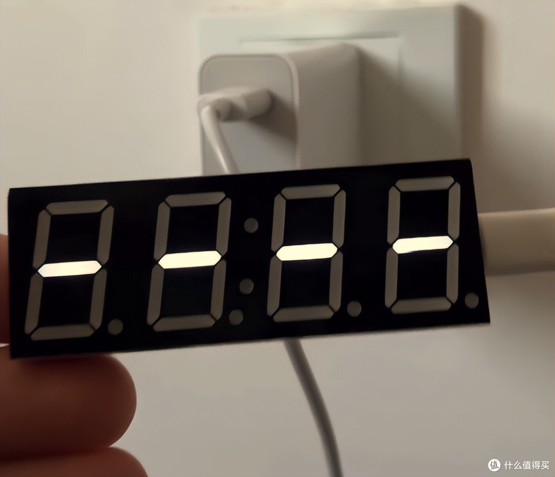 还在满床摸手机看时间?18元的数码管时钟,实现看时间不花冤枉钱