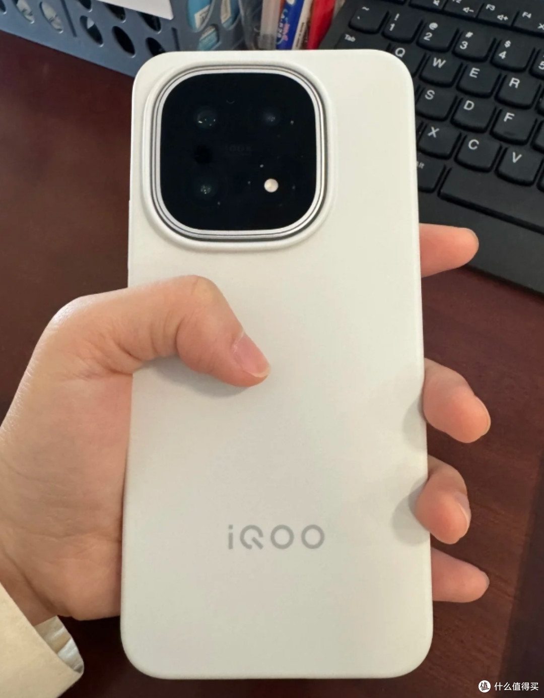 iQOO 15用了一个月,说下我的真实感受,优缺点都挺明显的!