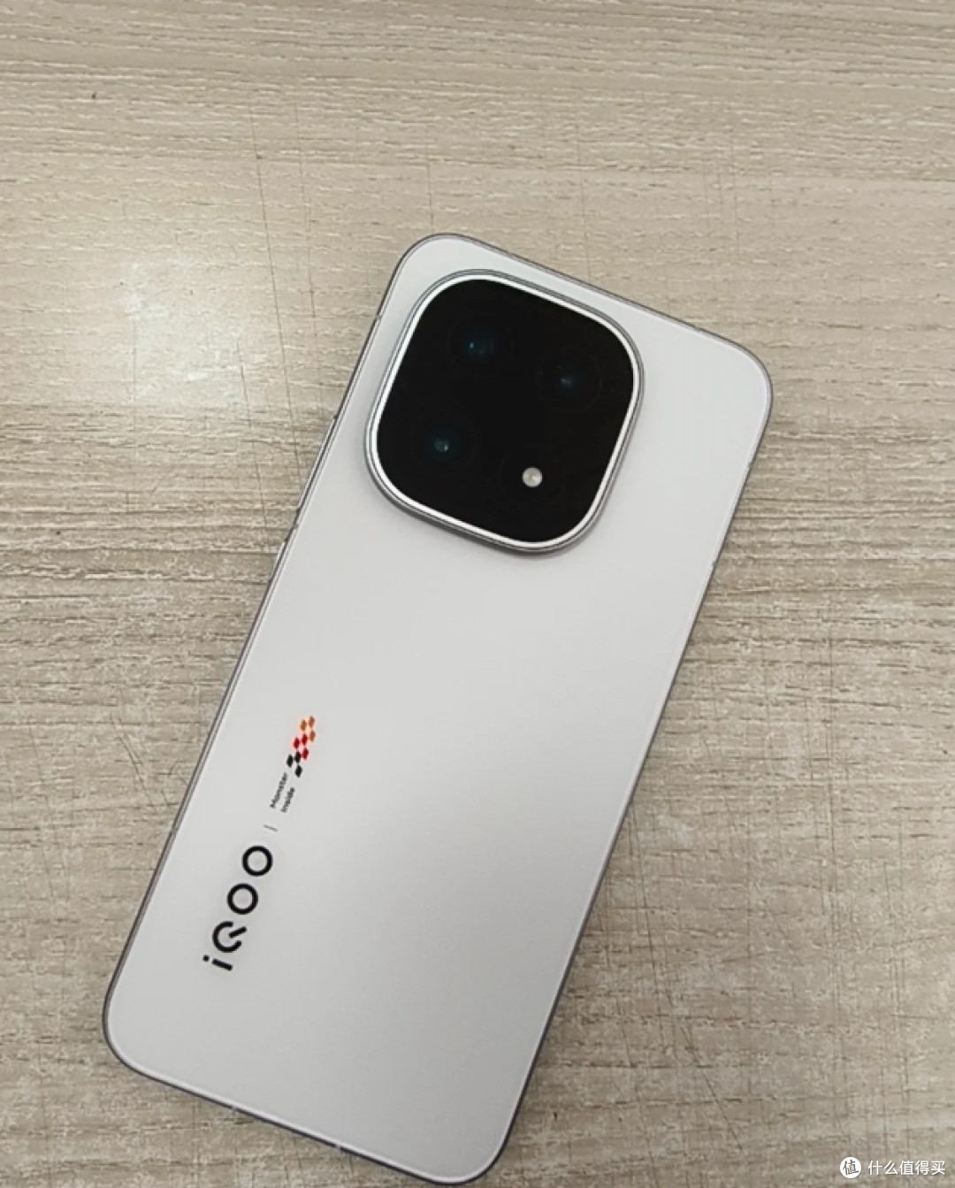 iQOO 15用了一个月,说下我的真实感受,优缺点都挺明显的!