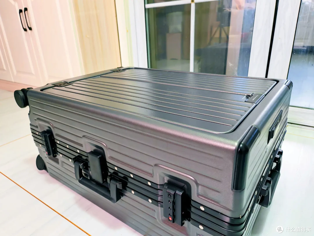 200KG承重+ 6防设计,4层进口科思创,非时尚但耐用GaKior行李箱