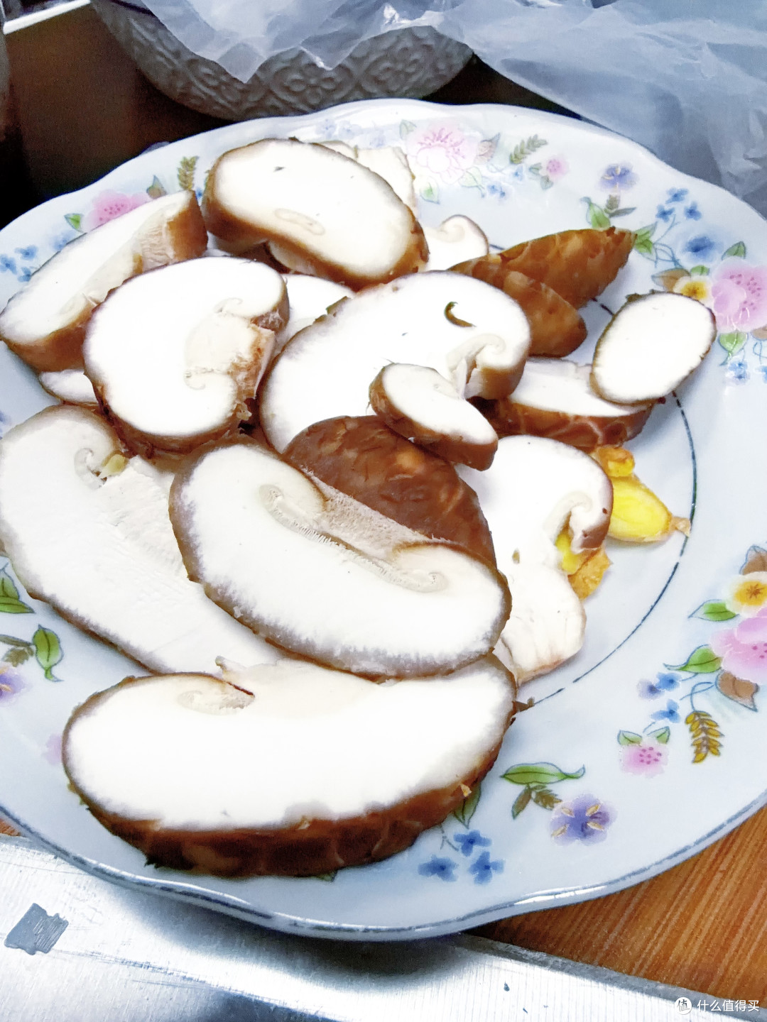 在家种菌菇也太治愈了,都是超级菇菇智能生态箱的功劳