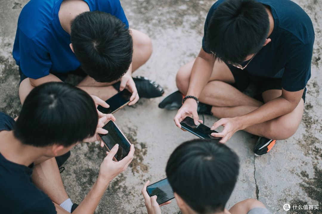 https://media.cnn.com/api/v1/images/stellar/prod/230803093059-china-children-smartphone-controls-restricted.jpg?c=original