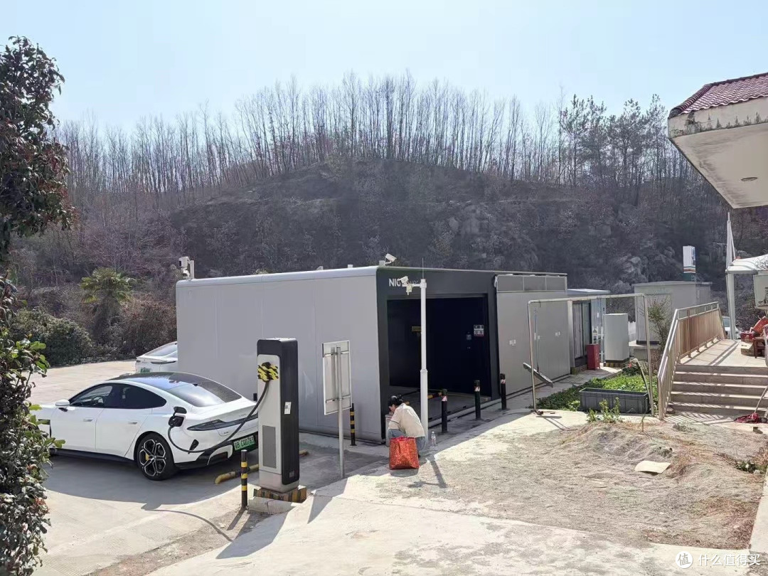 换电站16块电池还不够?春运高速换电:最快4分钟,有时排队1小时