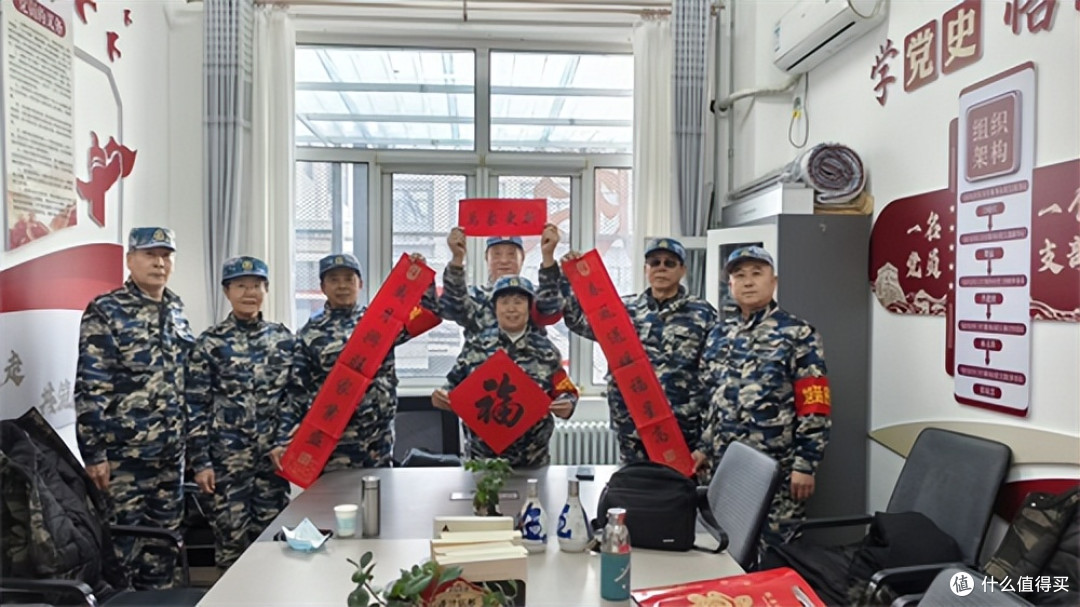 旭延医院志愿者情暖康养中心 马年红围巾为康养老人传递新春大爱