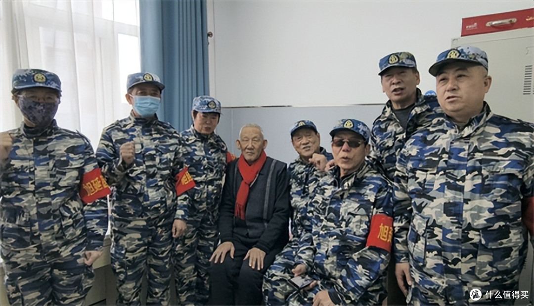 旭延医院志愿者情暖康养中心 马年红围巾为康养老人传递新春大爱