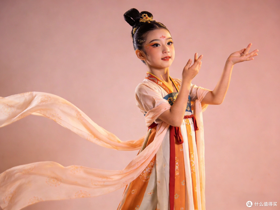 为什么00后舞台妆化妆师,都在悄悄用BLOOM BELLA?