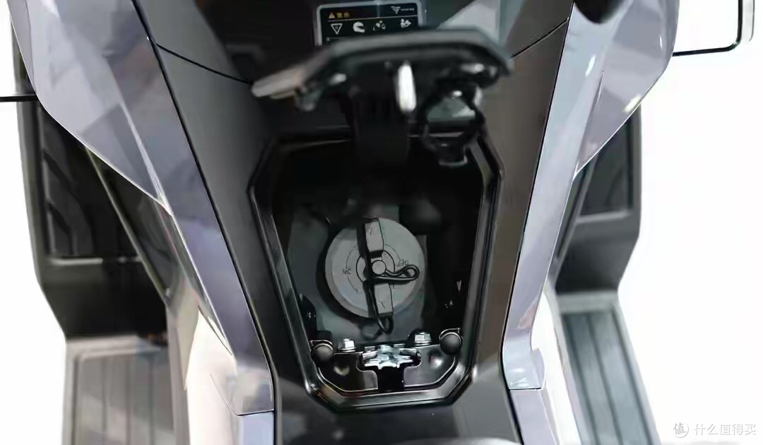 刚上市就登顶!无极翼龙 SR150R 凭啥把升仕 150X 挤下榜首?