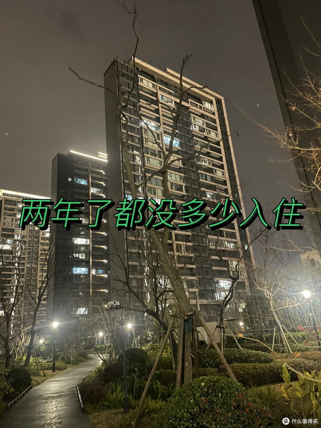 有一种痛苦叫“郊区次新房”,卖不掉又不想住,彻底沦为“不动产”