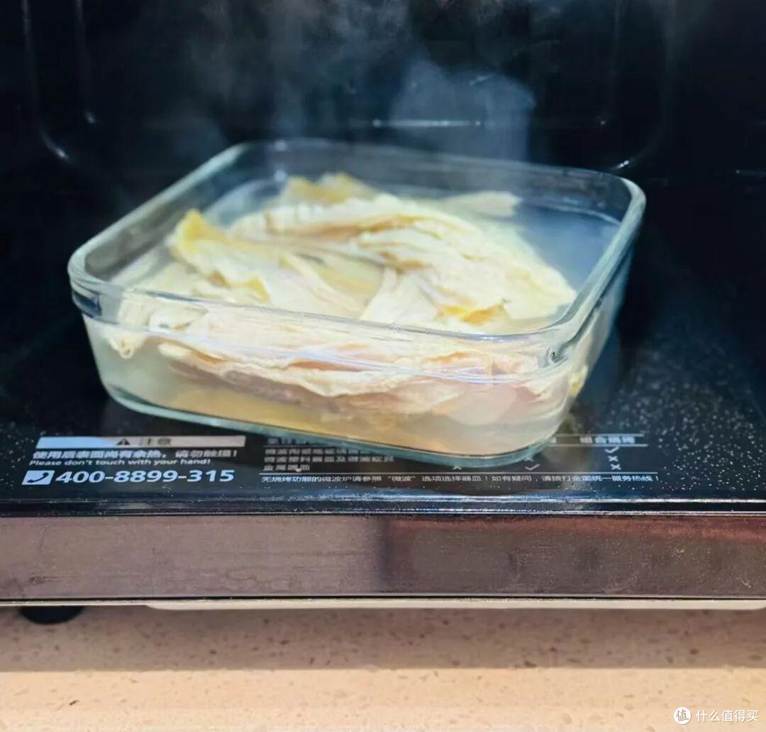 被年轻人的“微波炉用法”惊到了,换个思路,秒变“厨房神器”