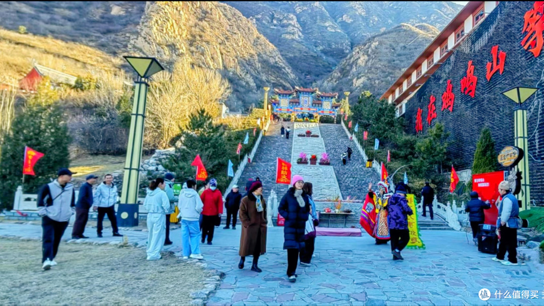 春节把团圆搬去塞外山，这“异地年味”比老家还暖
