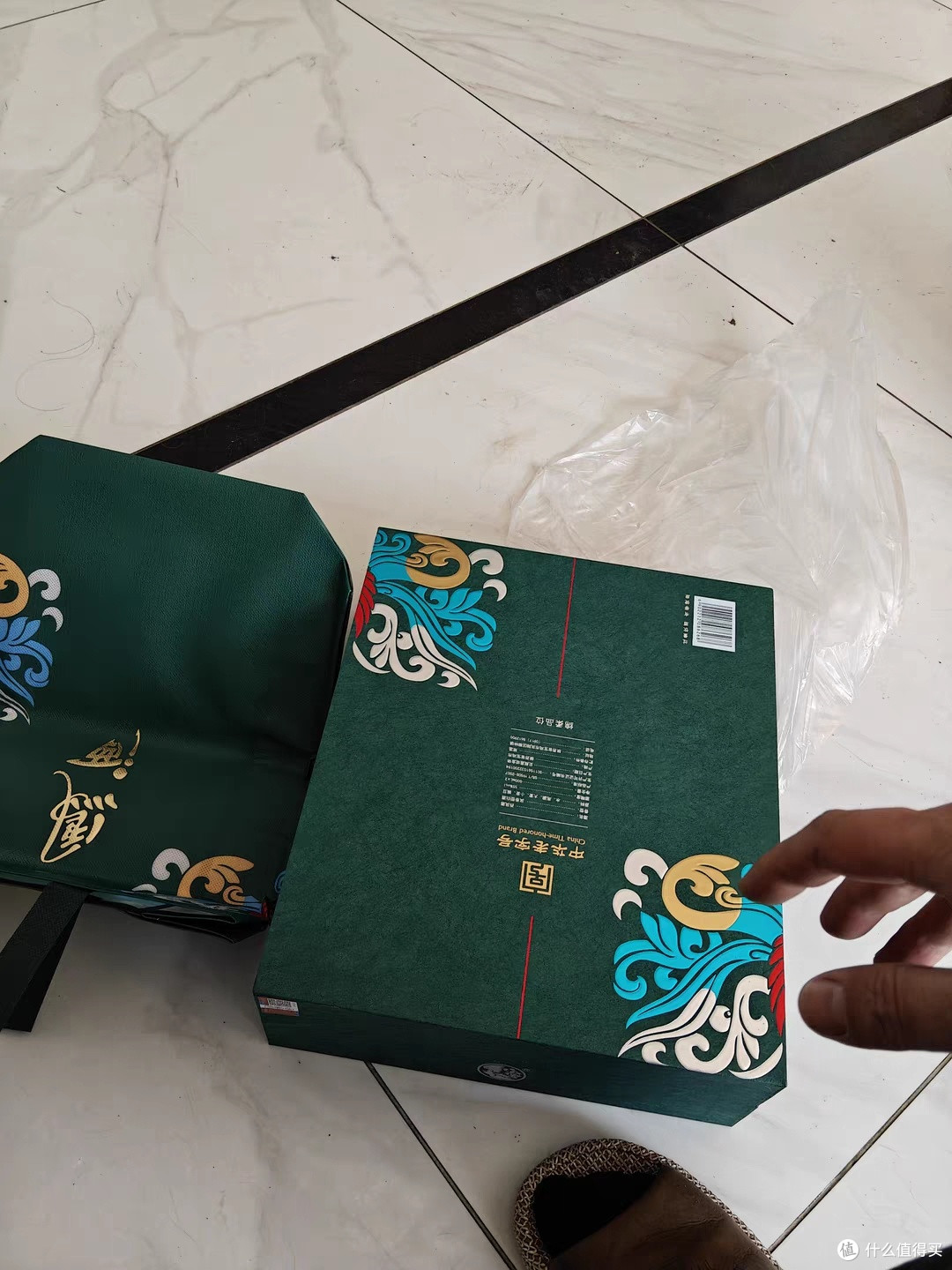 团圆宴上的时光印记:西凤酒1964纪念版的味觉与情怀