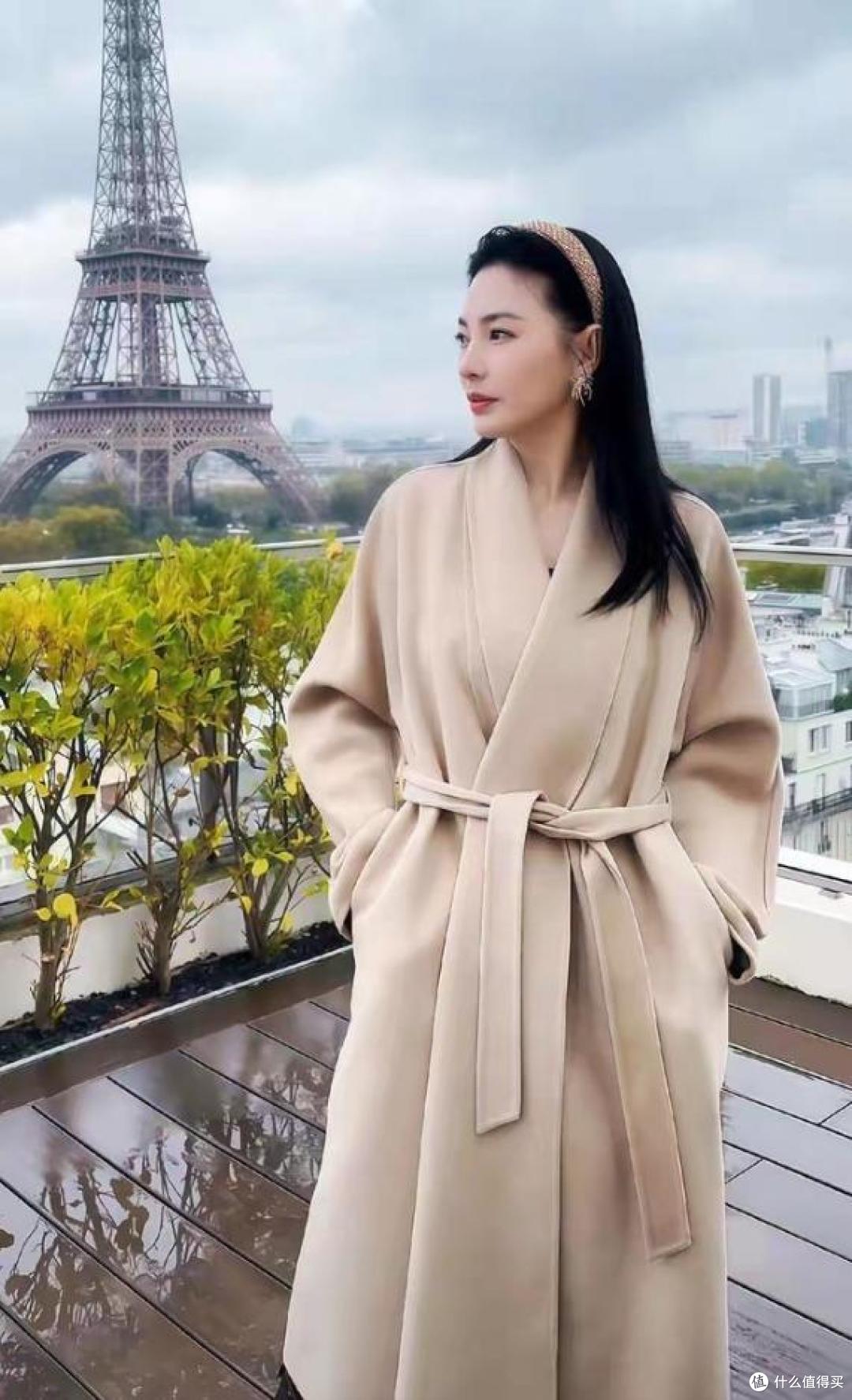 看了张雨绮的出行穿搭:大衣不配阔腿裤、牛仔裤,这样更洋气减龄