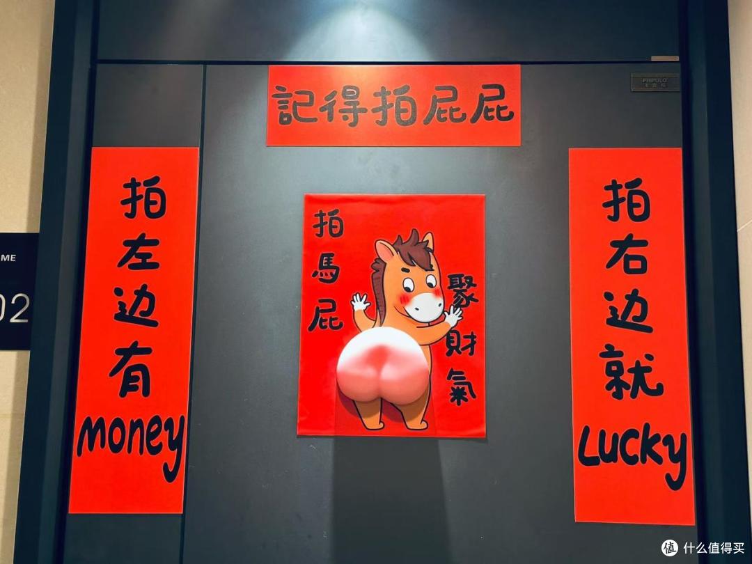 被年轻人的「新式春联」惊到了！果然，人类对春联的开发还不足1%
