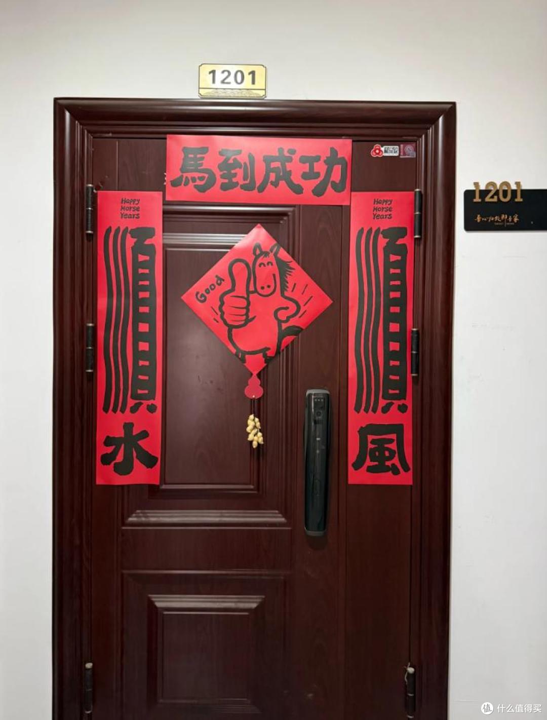 被年轻人的「新式春联」惊到了！果然，人类对春联的开发还不足1%