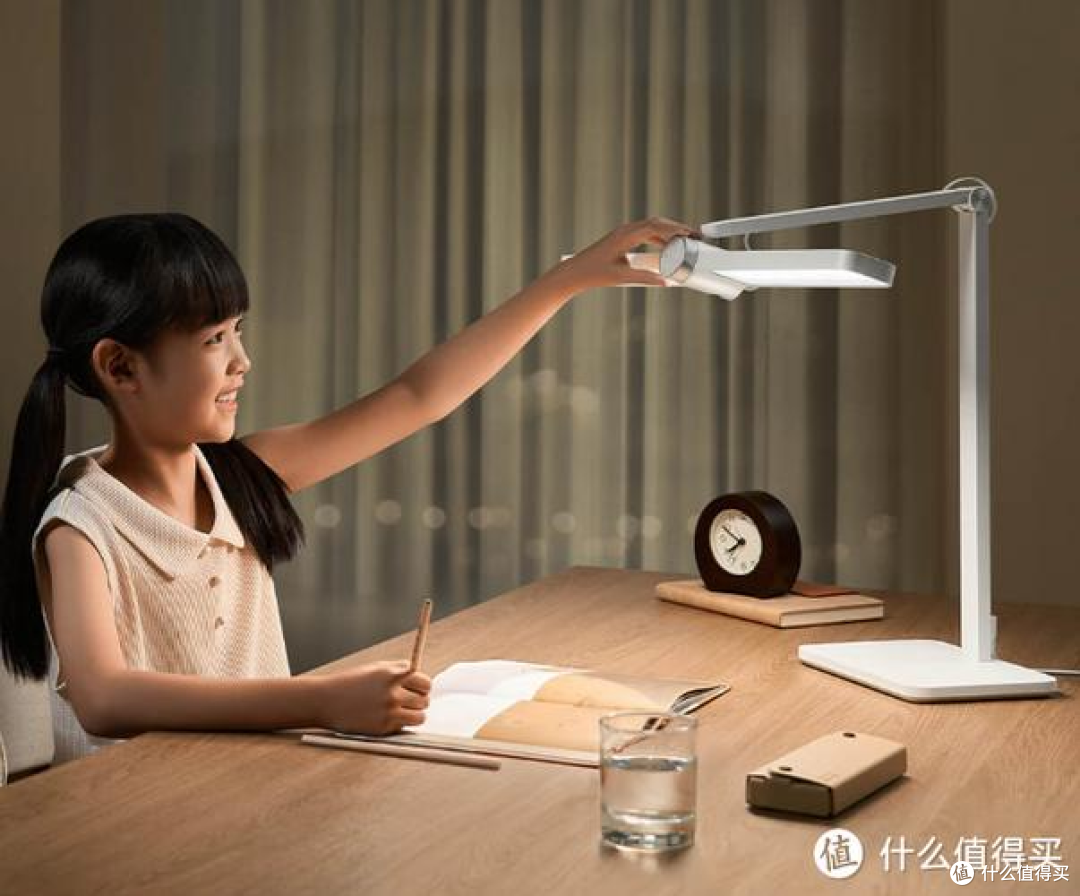 护眼吸顶灯怎么选？实测对比5大品牌，这份“避坑指南”请收好