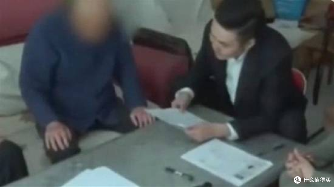 93岁老人离世，千万财产全赠邻居，12年陪伴胜血缘，亲眷一场空！