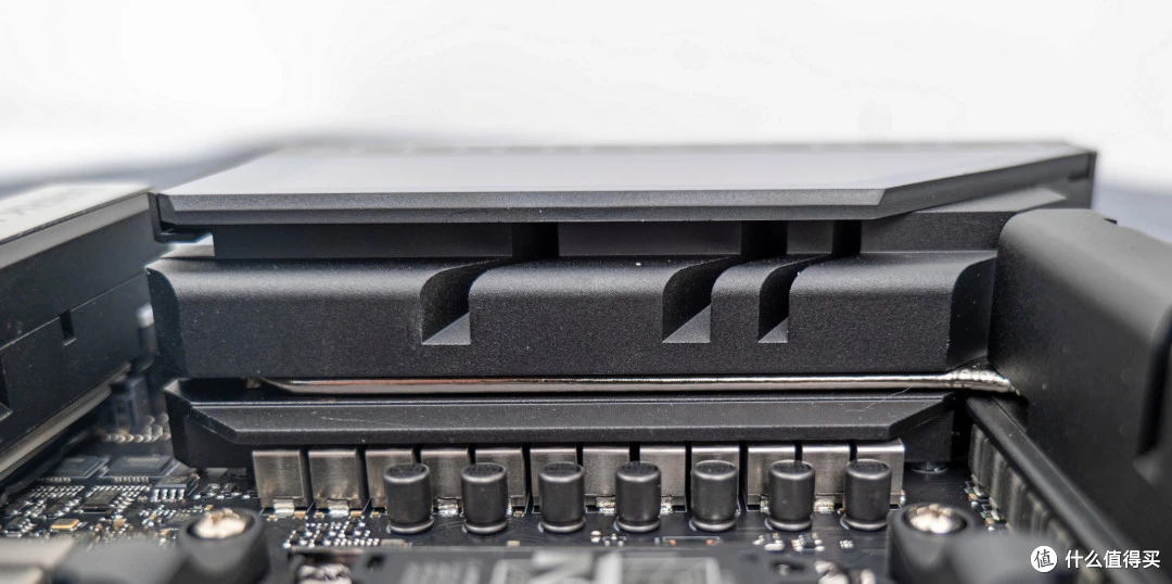 暗黑旗舰登场,游戏党的心头好ROG X870E DARK HERO实测