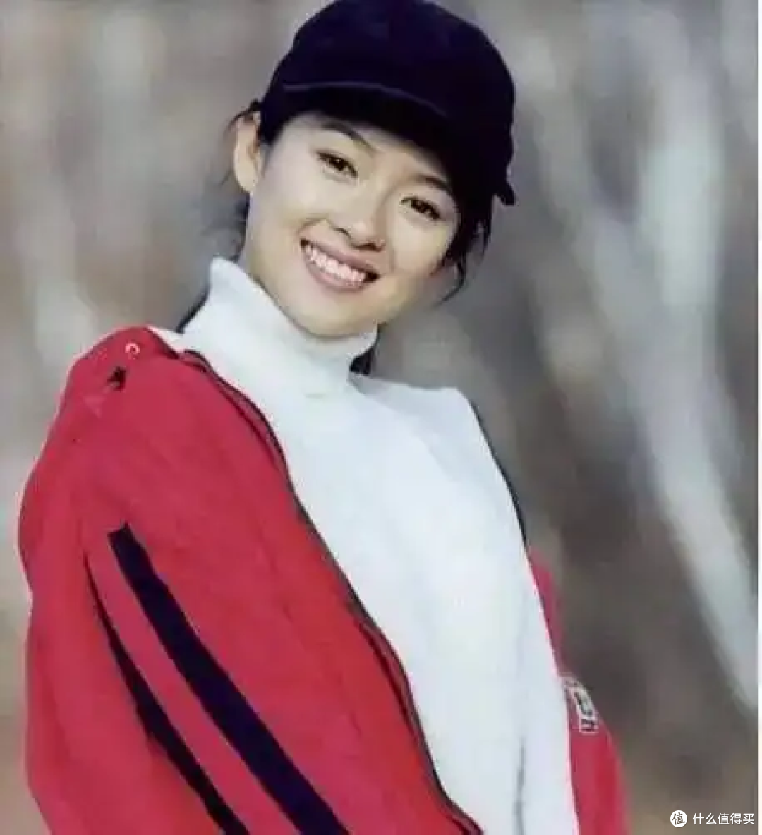 章子怡1997年宿舍旧照疯传,18岁原生脸无滤镜,骨相美到碾压内娱