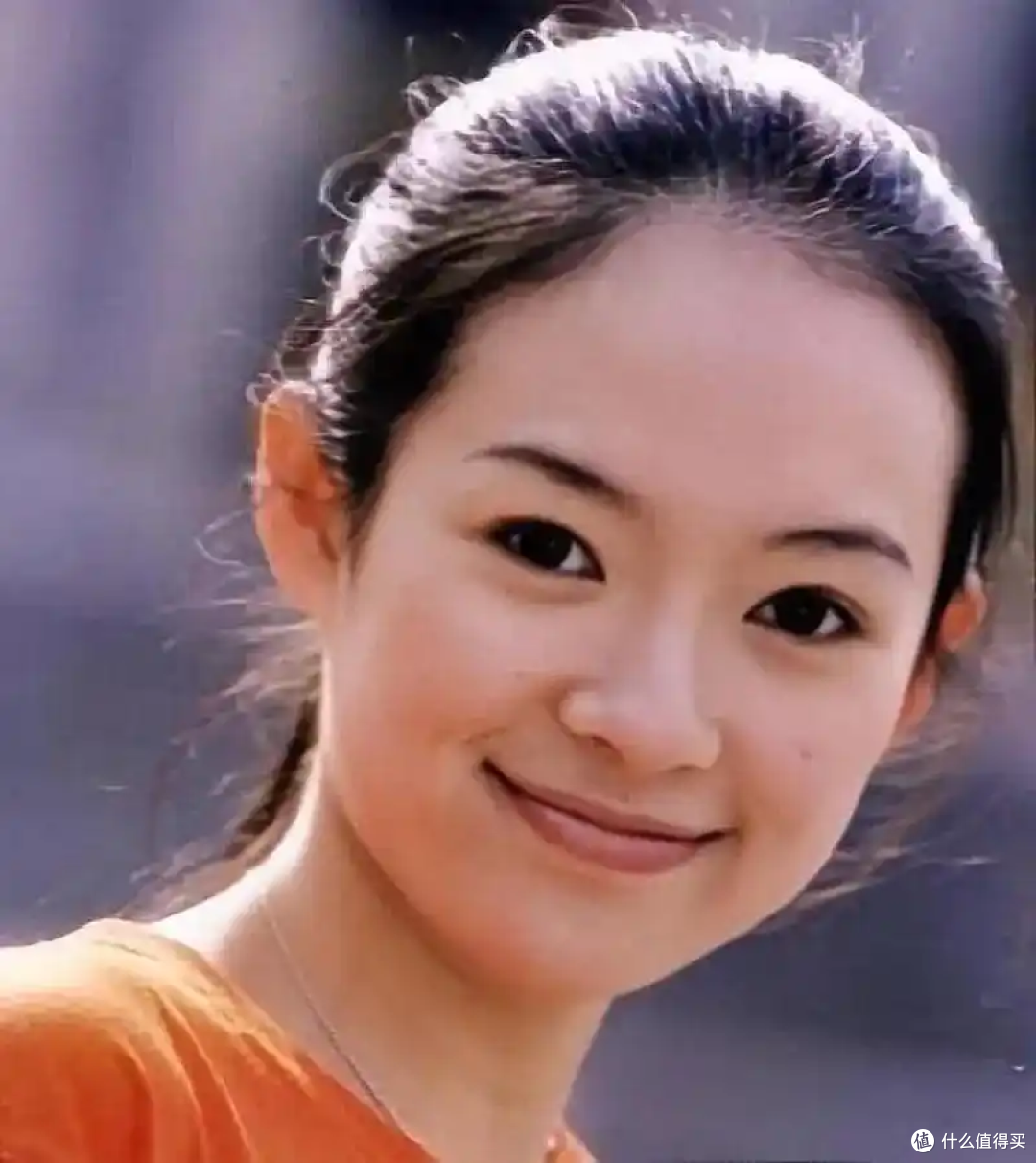章子怡1997年宿舍旧照疯传,18岁原生脸无滤镜,骨相美到碾压内娱