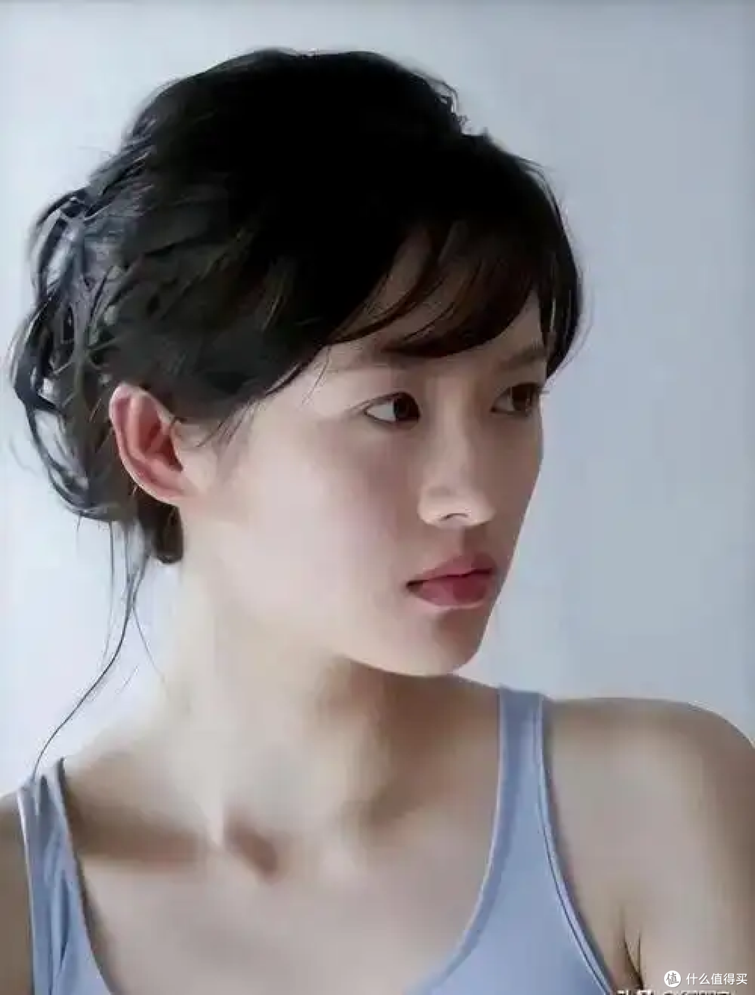 章子怡1997年宿舍旧照疯传,18岁原生脸无滤镜,骨相美到碾压内娱