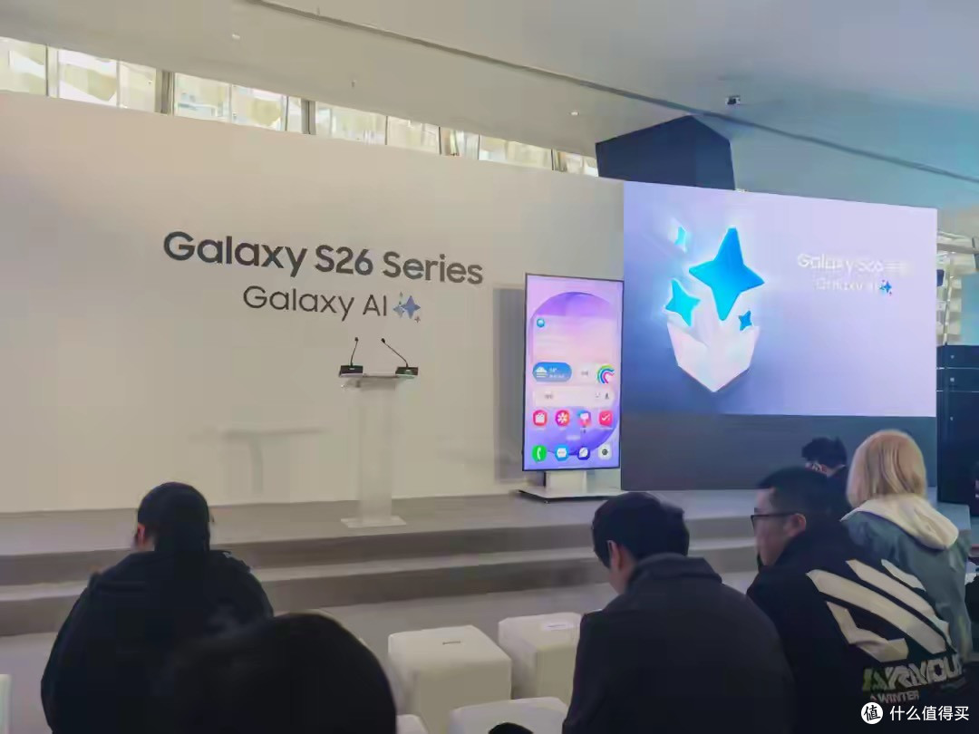 三星S26系列上手:国行AI接入豆包,「防窥屏」打出差异化