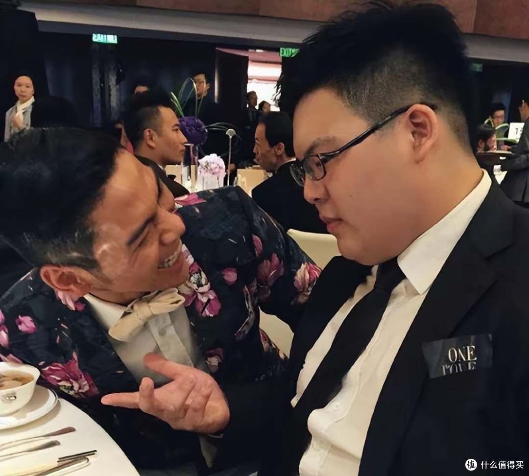 向华强宣布遗产全给郭碧婷!向佐2兄弟不得继承,彻底闹翻小儿子