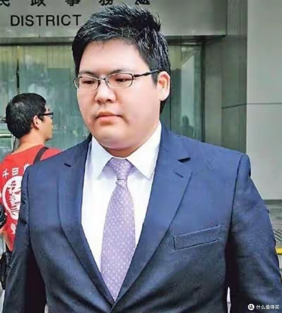 向华强宣布遗产全给郭碧婷!向佐2兄弟不得继承,彻底闹翻小儿子