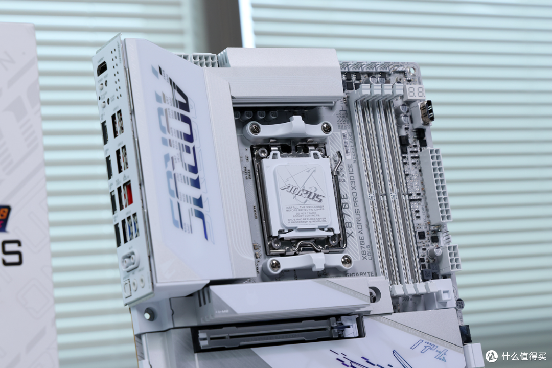 26年3月2.7W游戏顶配装机:98X3D+技嘉X870E+5080HOF+乔思伯D401