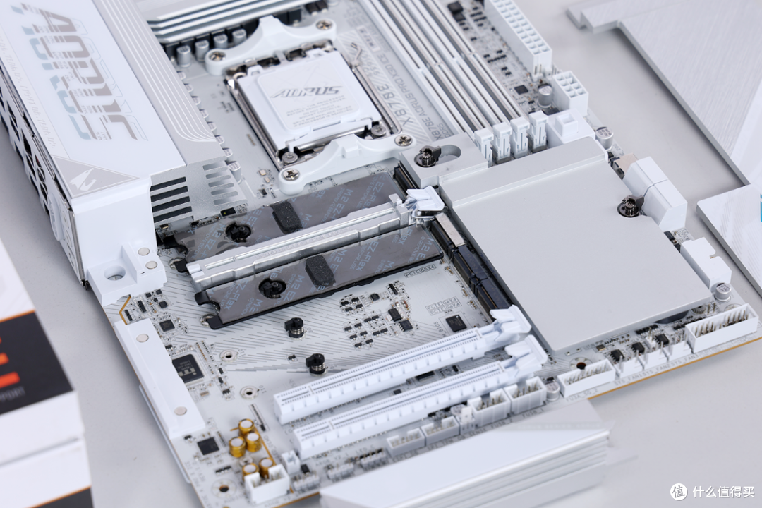 26年3月2.7W游戏顶配装机:98X3D+技嘉X870E+5080HOF+乔思伯D401
