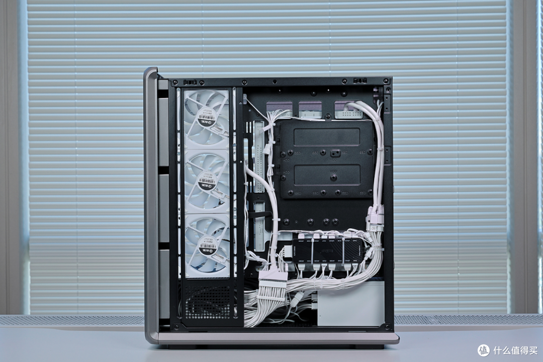 26年3月2.7W游戏顶配装机:98X3D+技嘉X870E+5080HOF+乔思伯D401