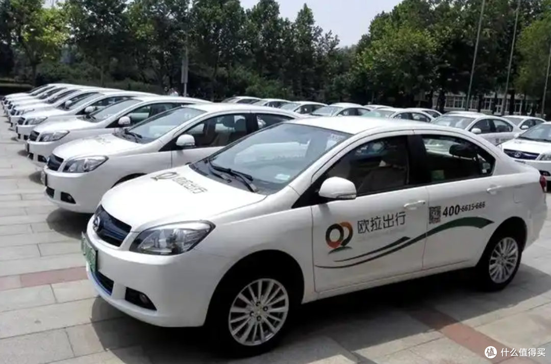 私家车一年跑4万km出事故,保险公司当场逼查手机,合法还是越界