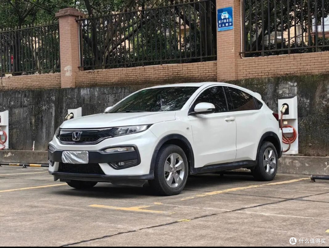 本田SUV“跌懵了”!真皮内饰配天窗,空间不小油耗6L,才8万多