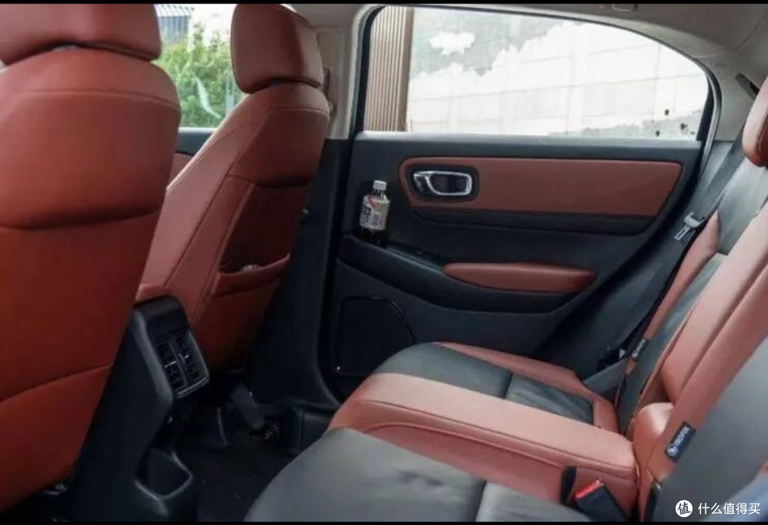 本田SUV“跌懵了”!真皮内饰配天窗,空间不小油耗6L,才8万多
