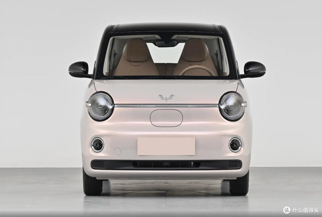 新款五菱宏光MINIEV实车,车长3268mm,5门4座,续航205/301km