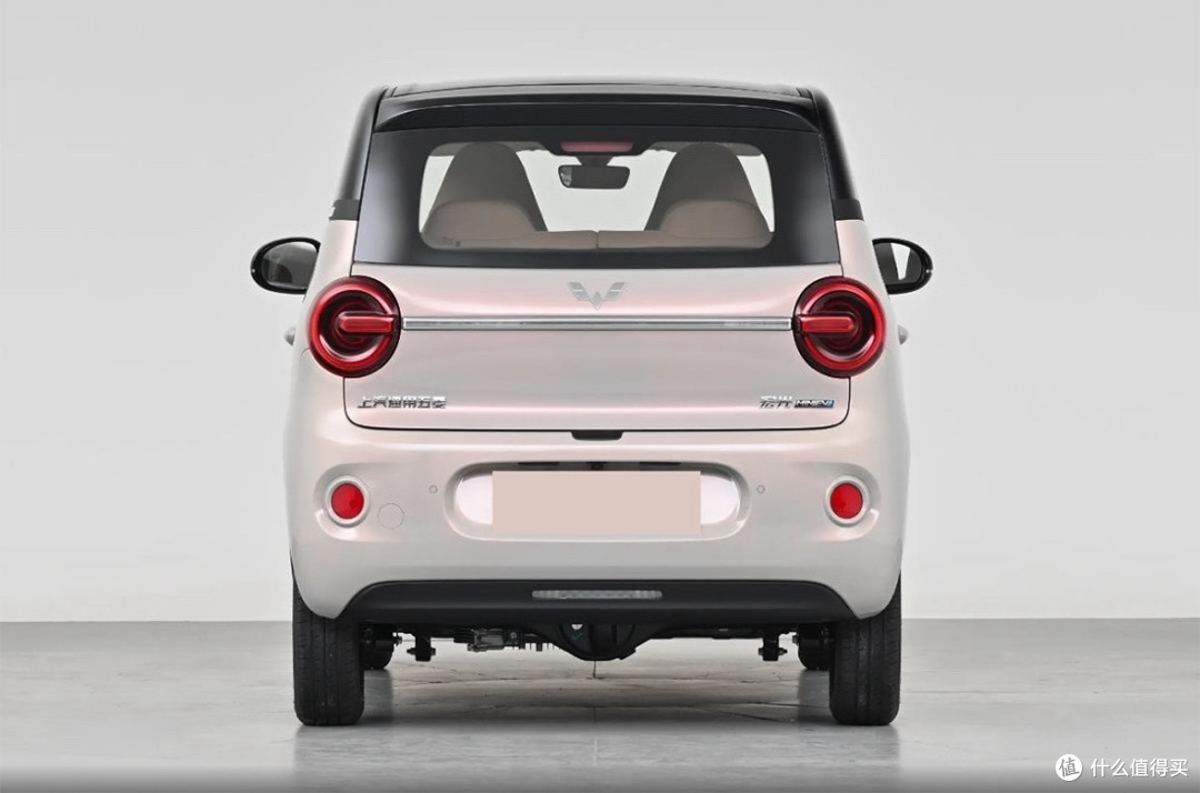 新款五菱宏光MINIEV实车,车长3268mm,5门4座,续航205/301km