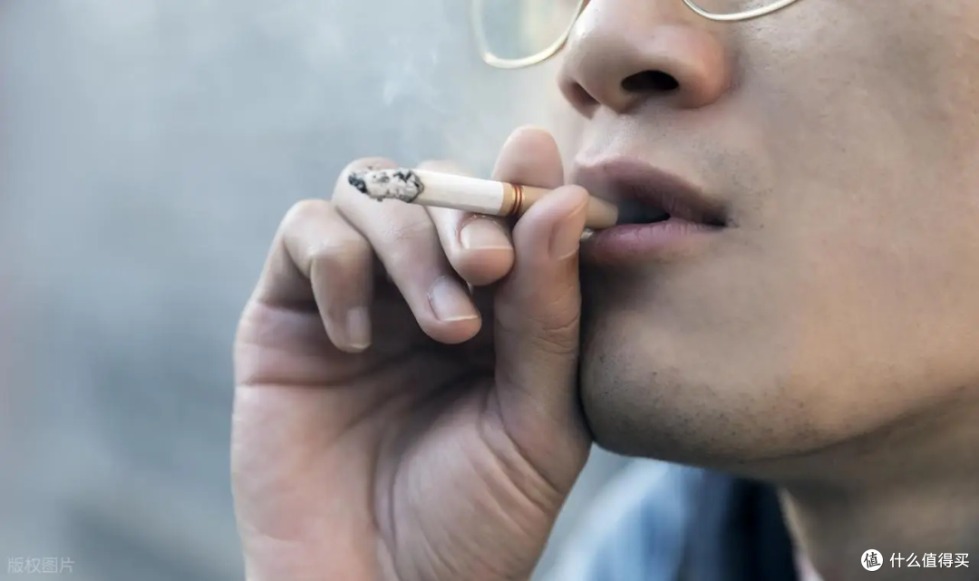 三手烟比二手烟更毒！爸爸抱娃前没做这件事，等于让孩子吸毒