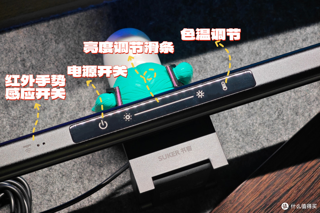 深夜党狂喜!挥手即亮的护眼挂灯真香——书客SKR2屏幕挂灯晒单