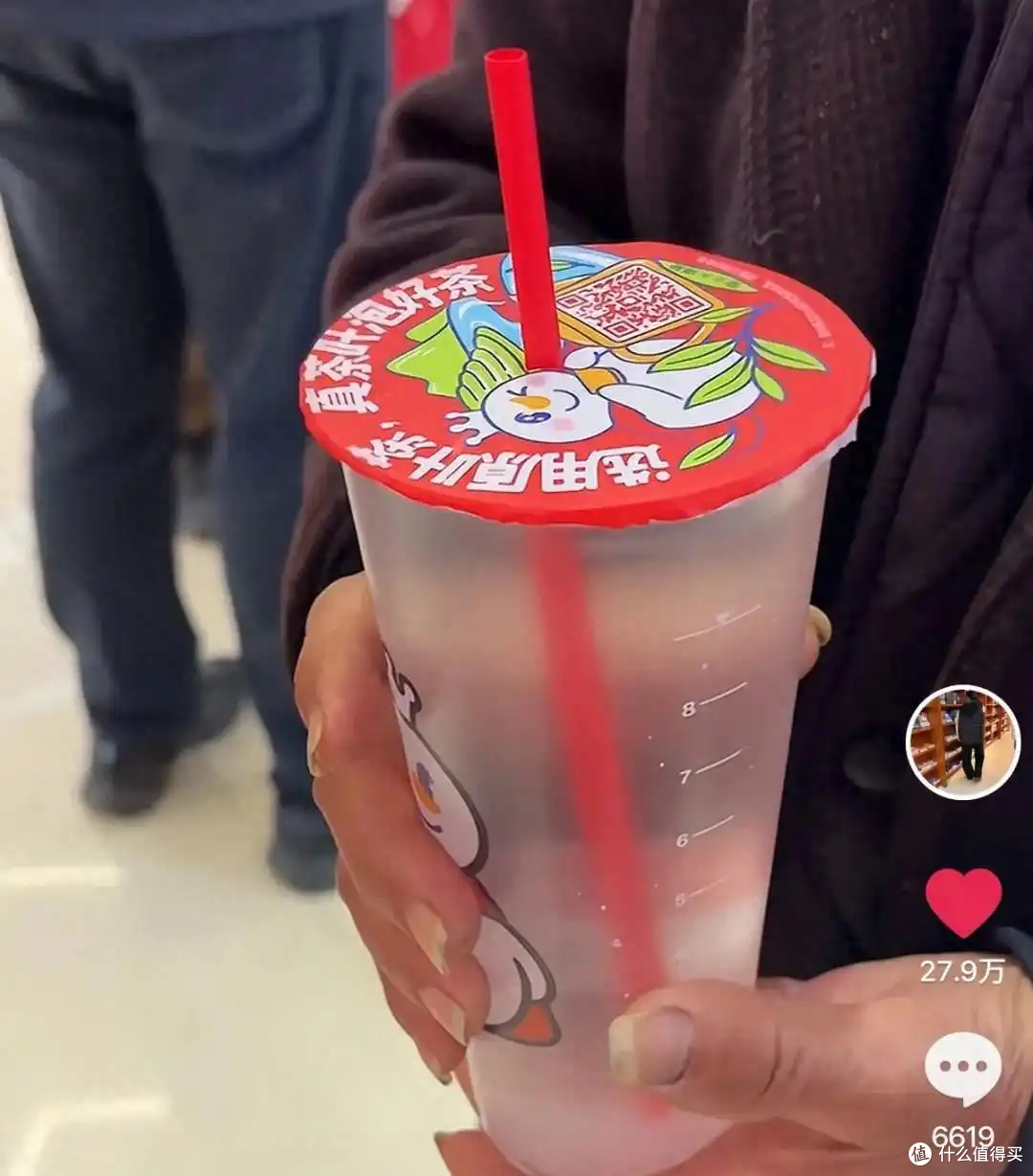连问 3 家奶茶店都被拒!只为给老人买杯热水,结局太暖了