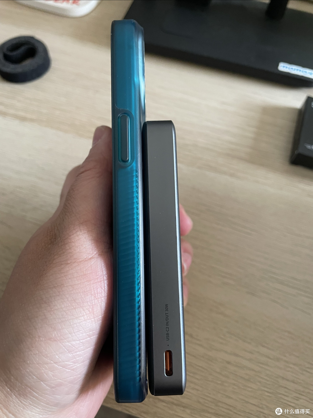 黑鲨3磁吸充电宝1W毫安轻薄设计