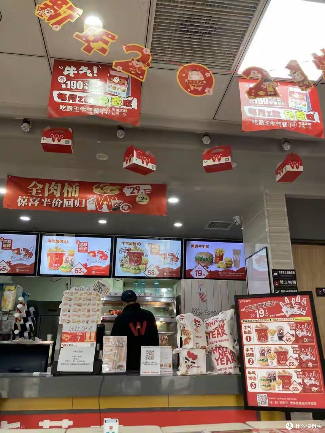 卖一个汉堡赚3毛,欠债21亿:华莱士把自己“作”退市了