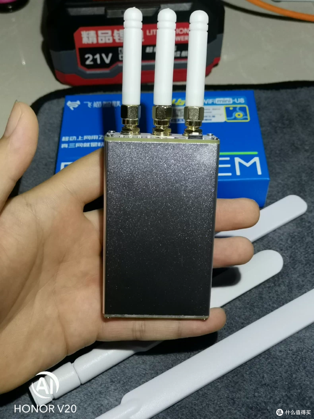 4万人吃瓜现场!某鱼手搓随身WiFi加3天线,信号稳得一批