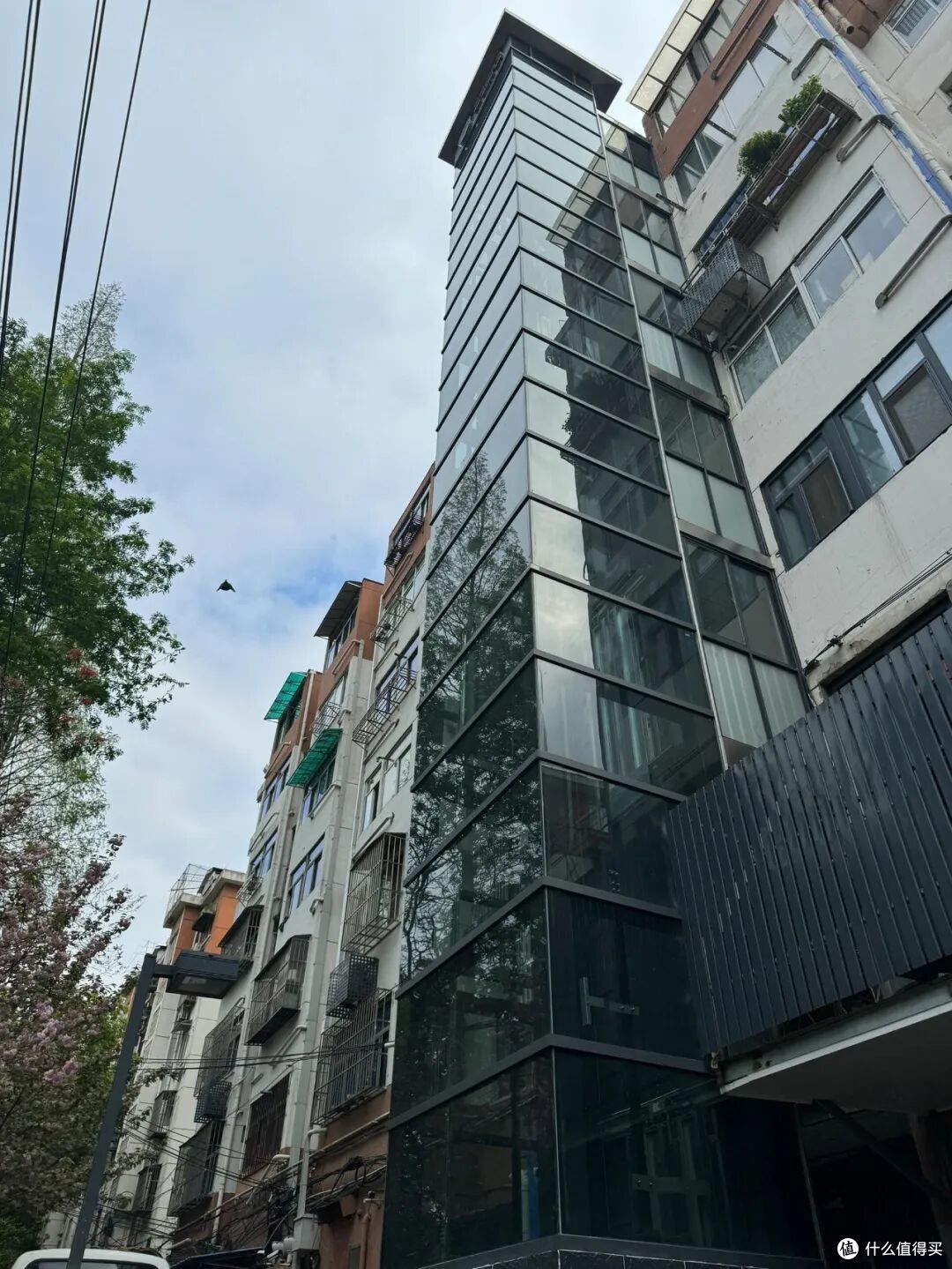 老小区加装电梯,1、2楼不同意可以这么装,装好后全体业主都服气
