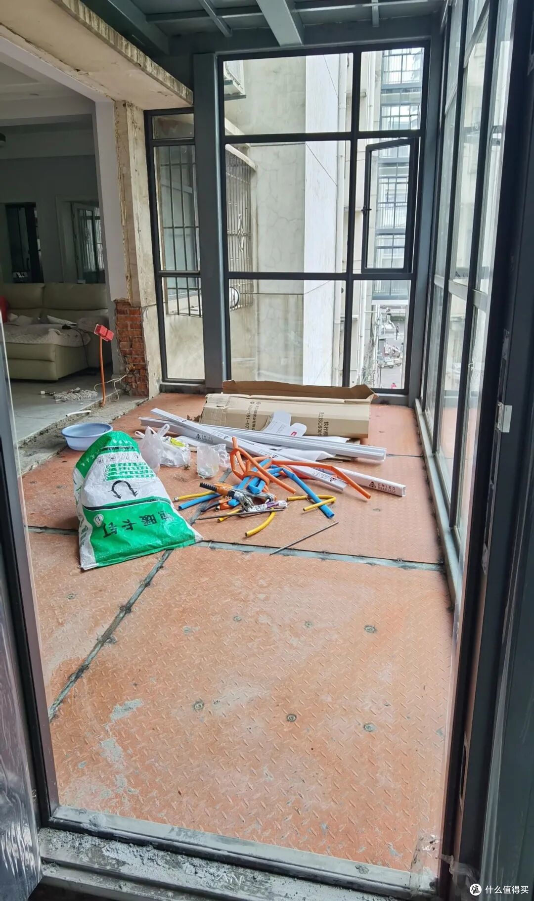 老小区加装电梯,1、2楼不同意可以这么装,装好后全体业主都服气