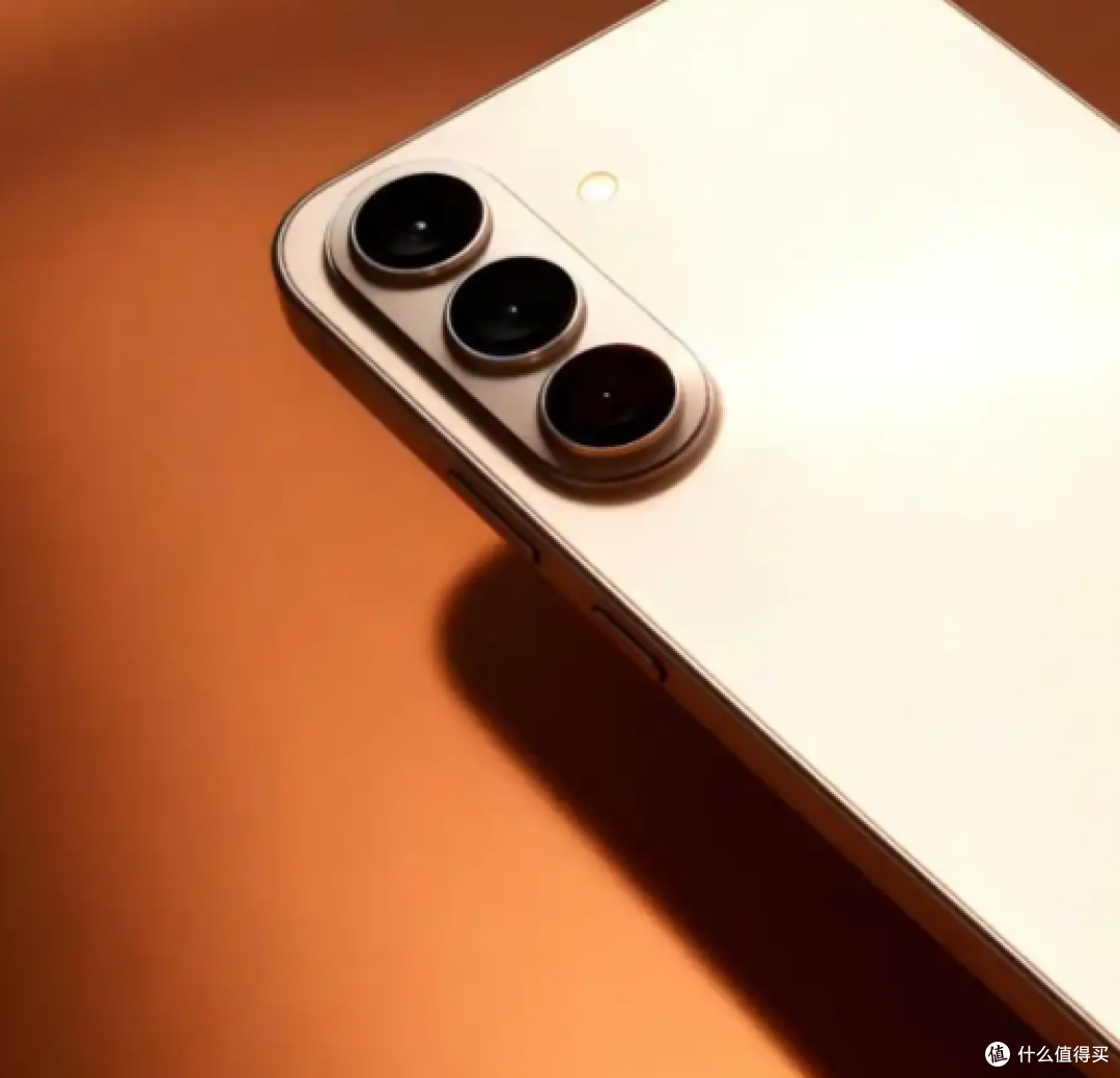 三星Galaxy S26：小屏旗舰的颜值巅峰，却因这俩问题让人纠结？
